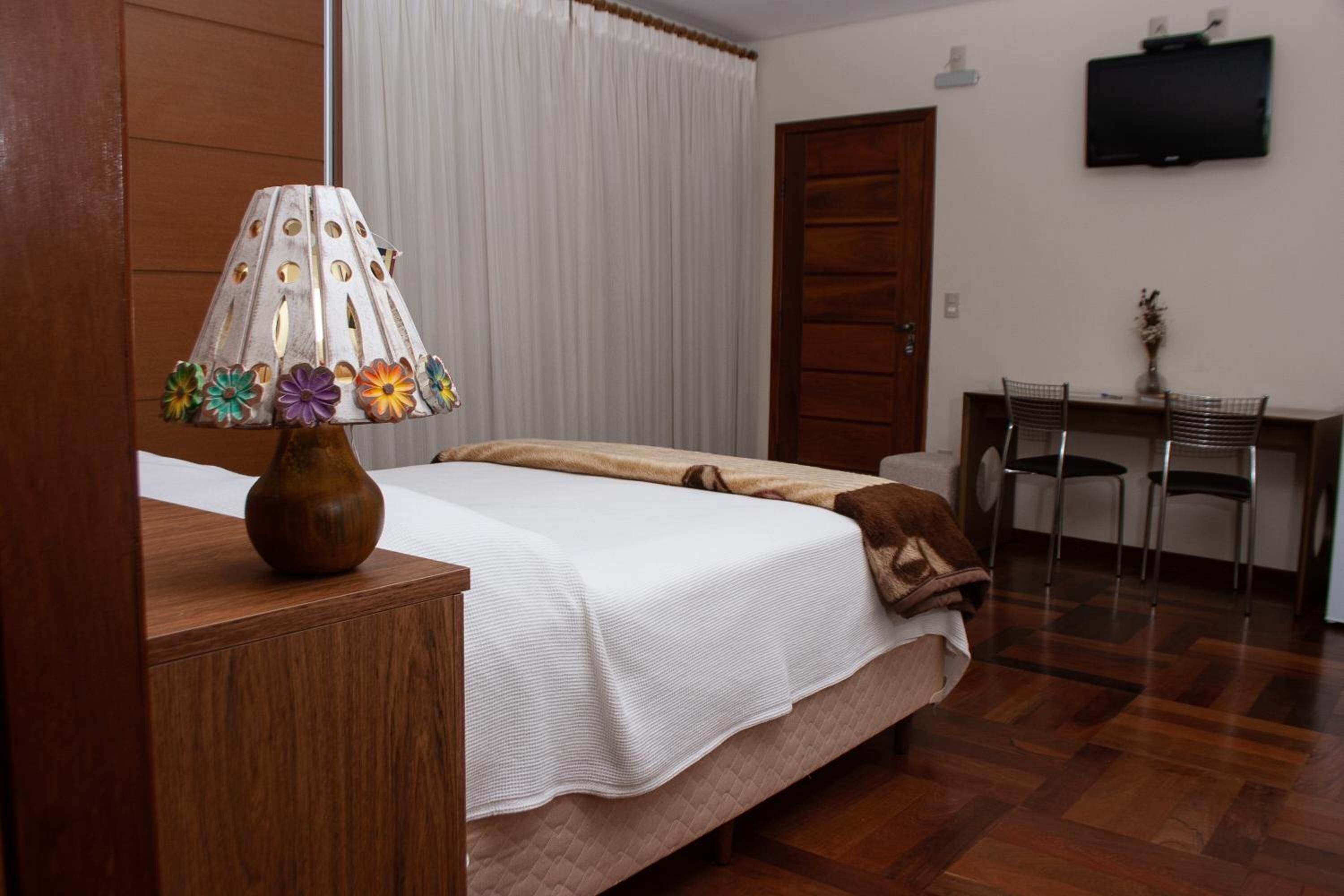 3 bedrooms, hypo-allergenic bedding, desk, free wifi