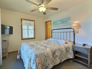 2 bedrooms, WiFi, bed sheets - Storm Cottage- Short Walk to Beach- Community Pool & Spa (Buxton)