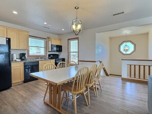 Fridge, microwave, oven, stovetop - Storm Cottage- Short Walk to Beach- Community Pool & Spa (Buxton)