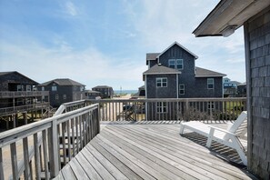 Terrace/patio - Storm Cottage- Short Walk to Beach- Community Pool & Spa (Buxton)