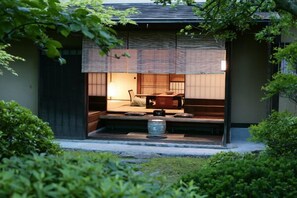 Outdoor dining - Tendoso (Tendo)