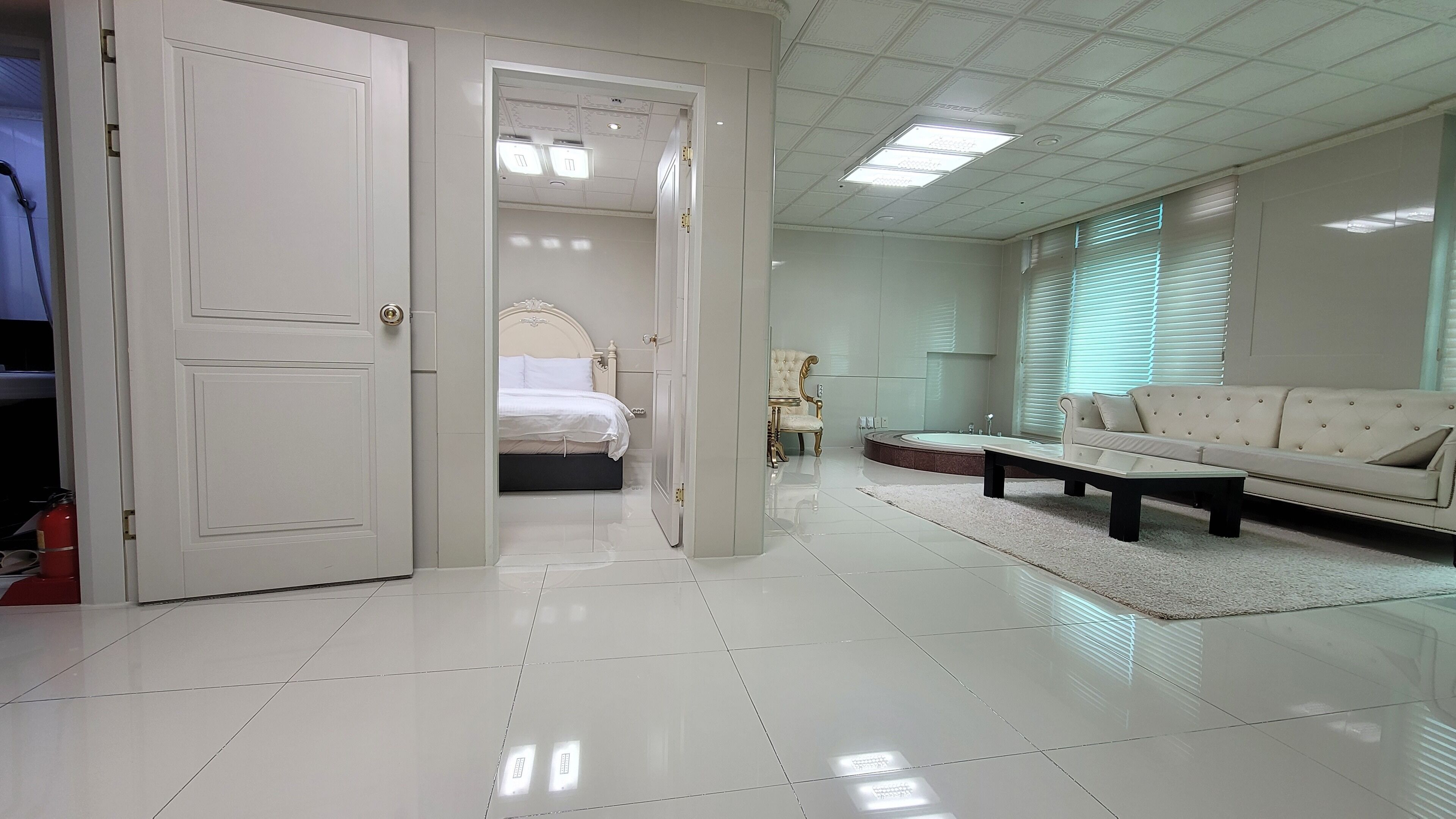 family suite | laptop workspace, iron/ironing board, free wifi, bed sheets