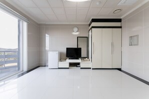 스탠다드 온돌 (조식포함 선택 시 - 황태, 사골해장국 메뉴 중 선택 가능, 사우나 2매 제공) | 객실에서 보이는 전망