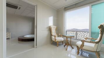 Deluxe Suite | Laptop workspace, iron/ironing board, free WiFi, bed sheets