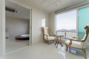 Laptop workspace, iron/ironing board, free WiFi, bed sheets - Gaya Hotel (Seongju)