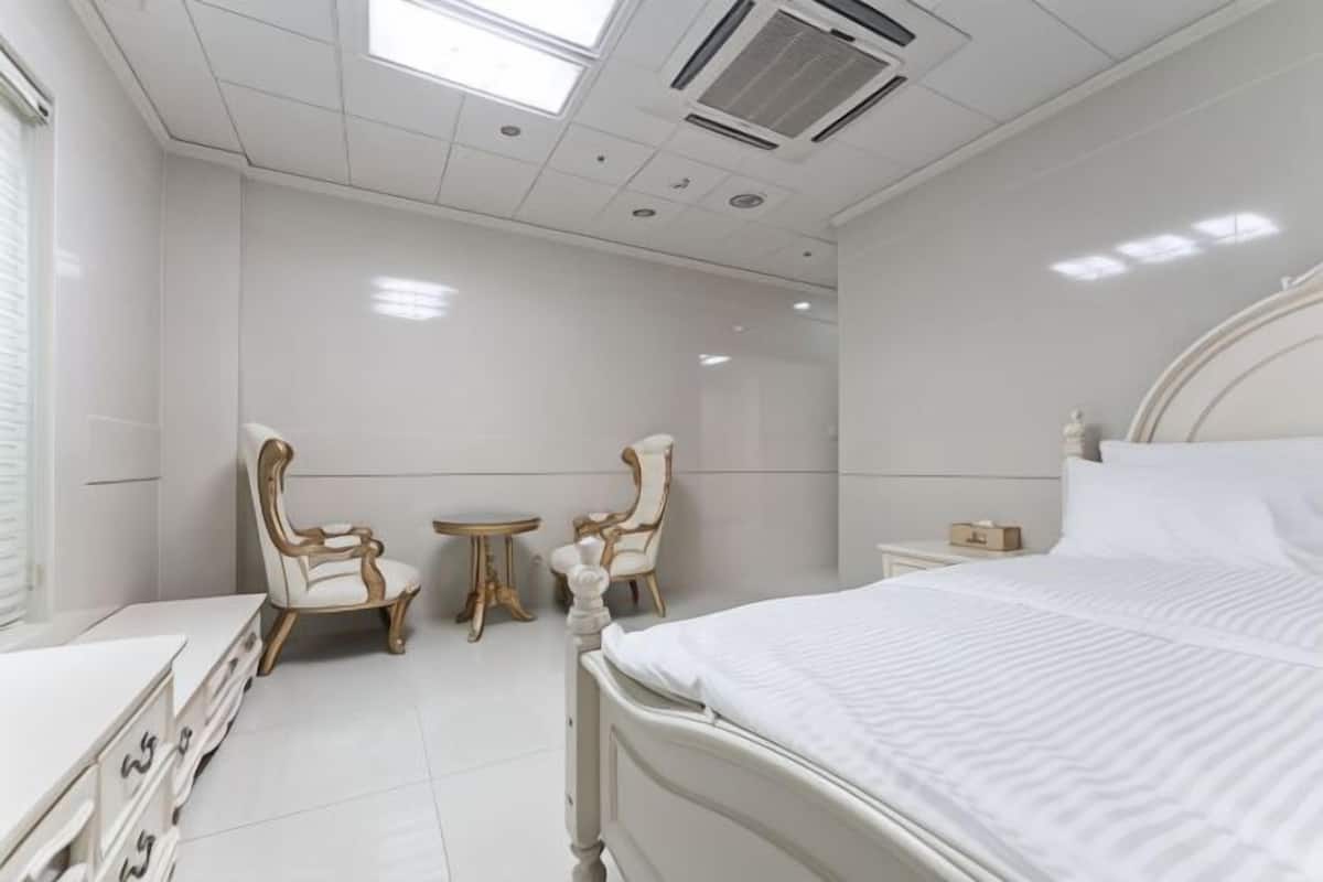 1 chambre, espace de travail pour ordinateur portable