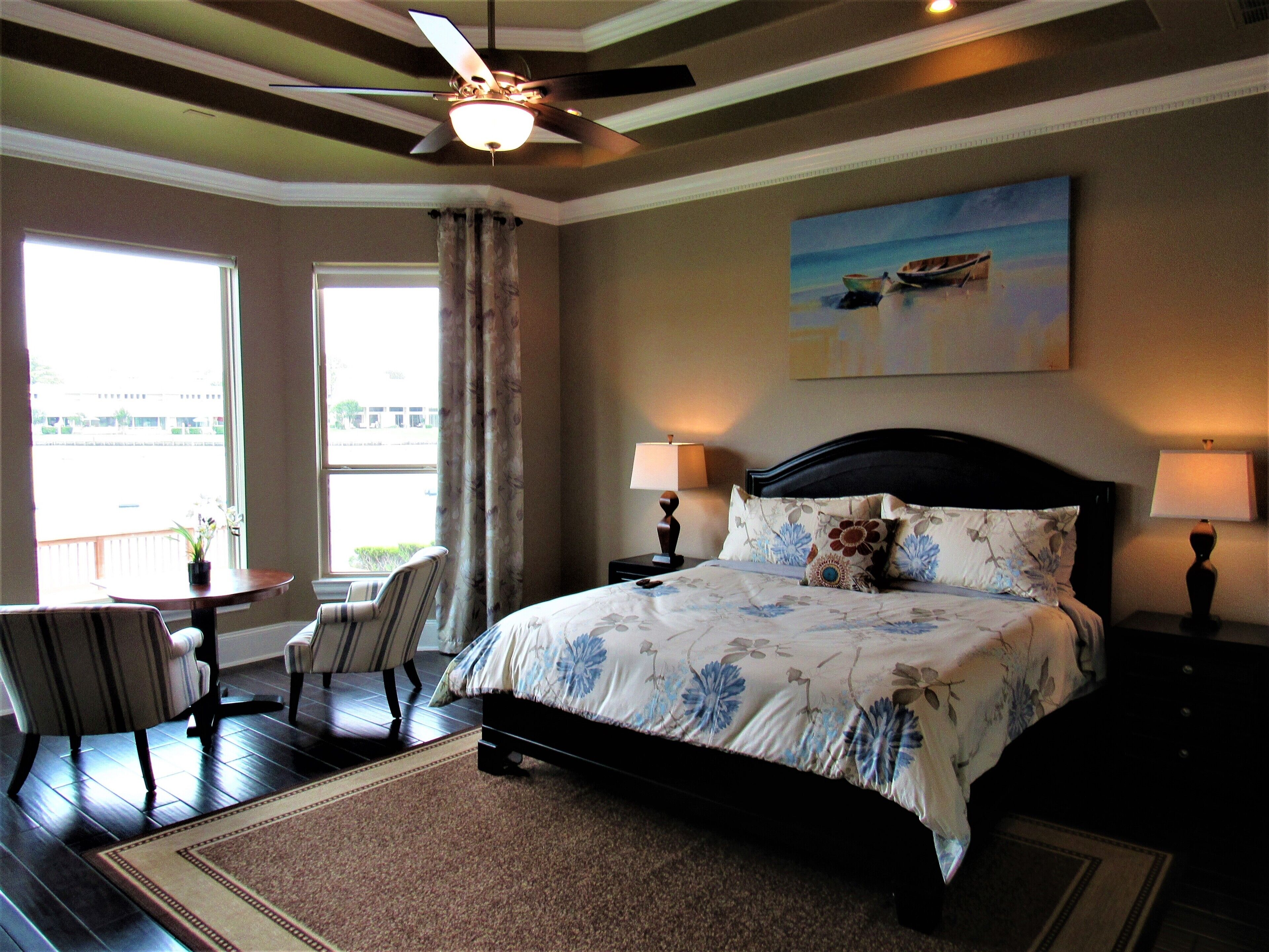 6 bedrooms, iron/ironing board, WiFi (free), bed sheets