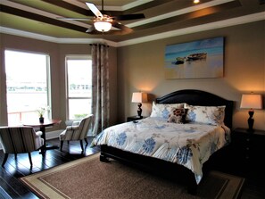 6 bedrooms, iron/ironing board, free WiFi, bed sheets - Spacious 4,000 Sq Ft - Modern Lakefront Resort Home on Golf Course (Montgomery)
