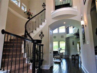 Modern Resort House on Gorgeous Lakefront and Golf Course - 4,000 sq ft