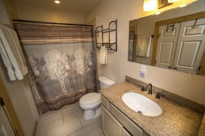 Combined shower/bathtub, hair dryer, towels, soap - Brazos Bluffs Ranch: Beautiful Home in Rural Setting (Waco)