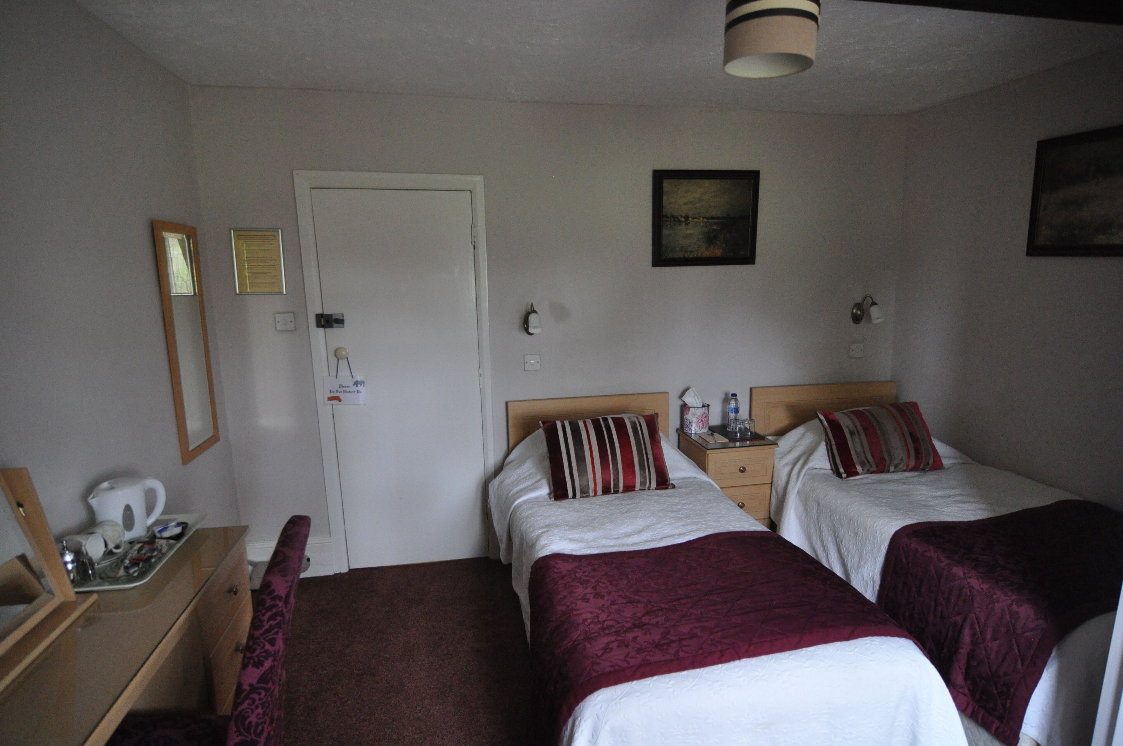 twin room, ensuite | desk, iron/ironing board, free wifi, bed sheets