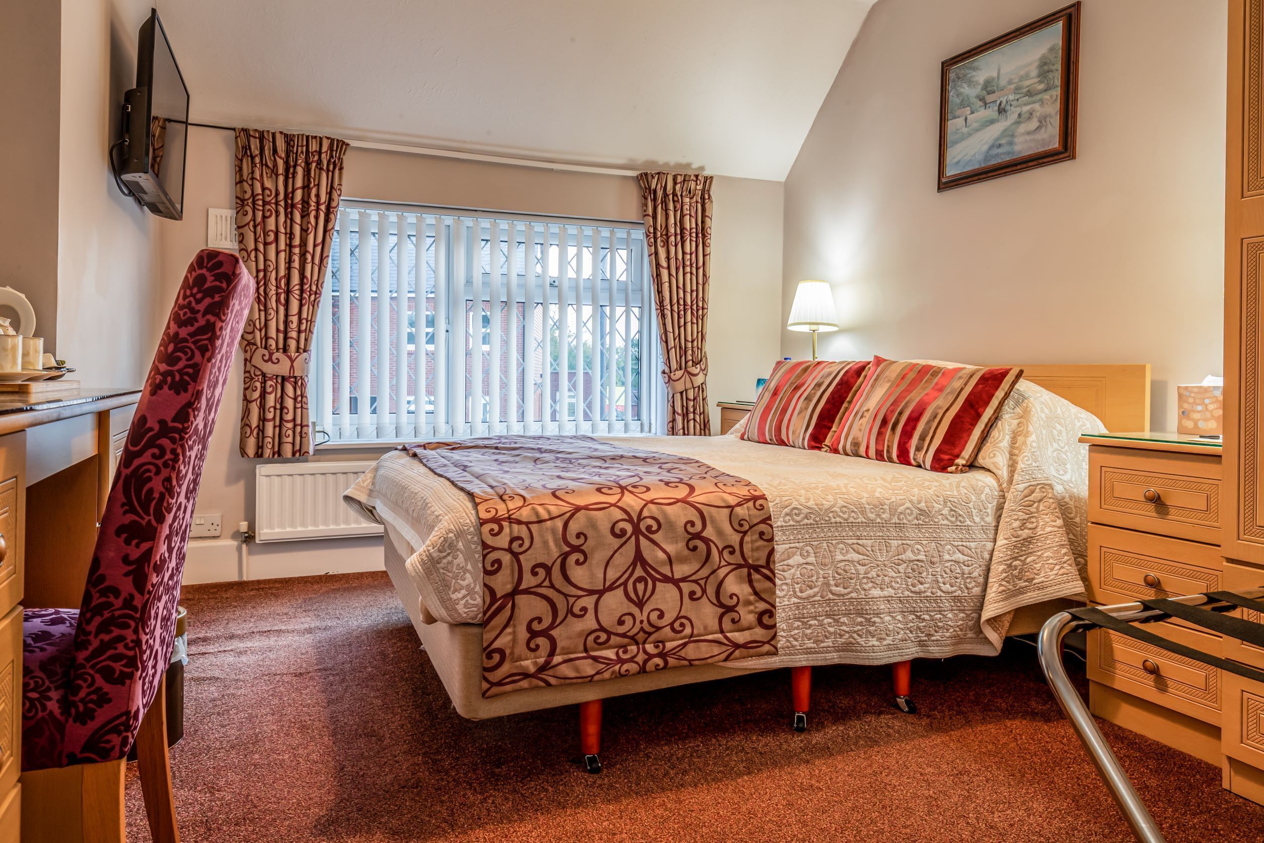 double room, ensuite | desk, iron/ironing board, free wifi, bed sheets