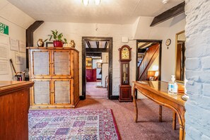 Lobby - The Olde Forge Hotel (Hailsham)