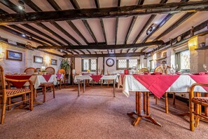 Dining - The Olde Forge Hotel (Hailsham)
