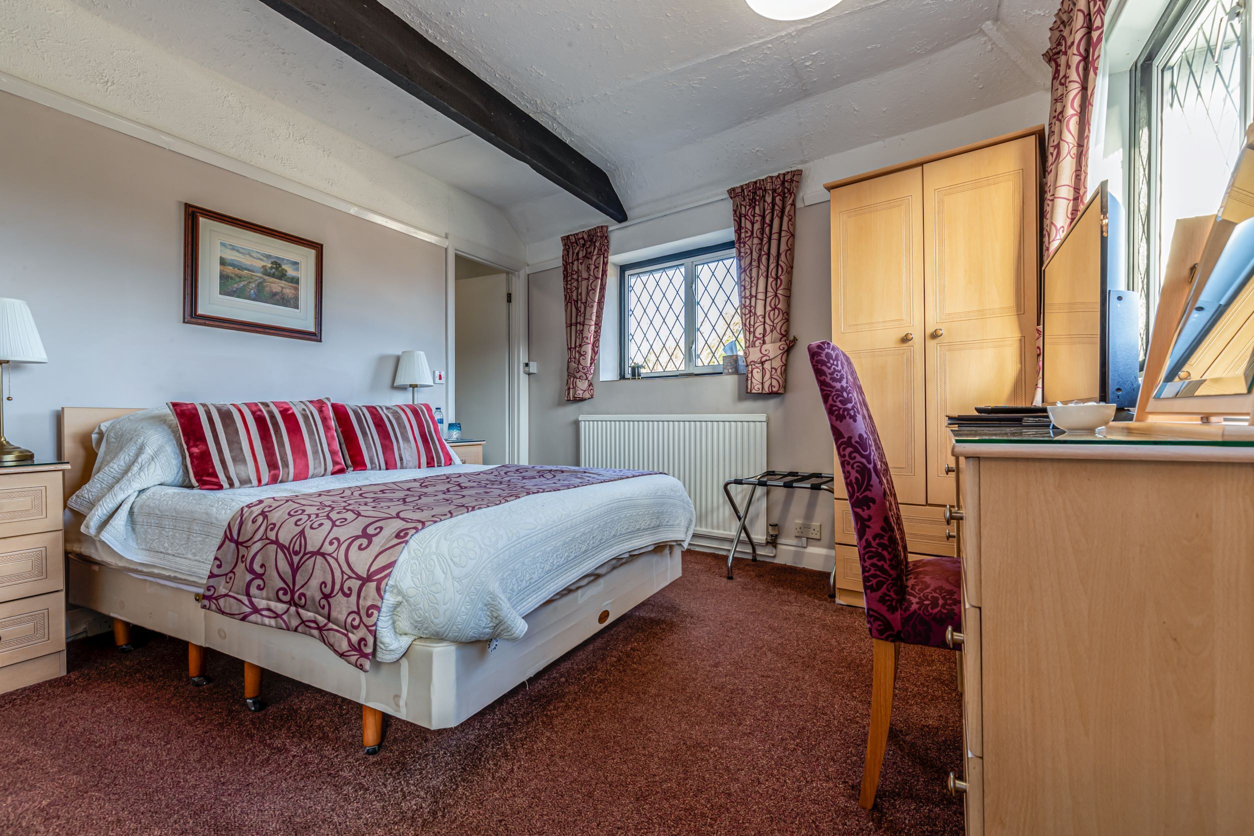 double room, ensuite | desk, iron/ironing board, free wifi, bed sheets