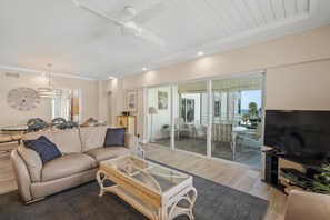 Smart TV, table football, ping pong - Island House Beach Resort 14S (Siesta Key)