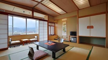 标准房 | 客房内保险箱、特色装修