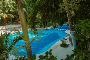 Outdoor pool - Tired of being stressed? Try the sea/pool/cenote/sun therapy! Huge villa for 15 (Playa del Carmen)