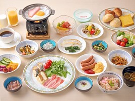 Se ofrece un desayuno bufé todos los días (por un coste adicional)