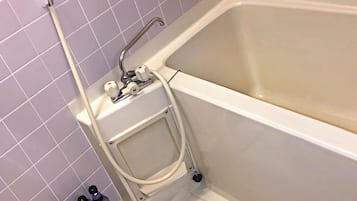 وحدات دش مع أحواض استحمام، مستلزمات مجانية للعناية الشخصية، مجففات شعر