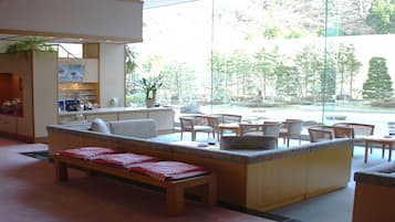 Àrea amb seients del vestíbul