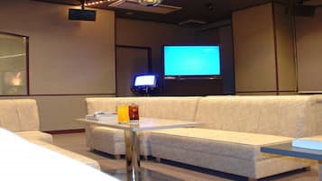 Ruang karaoke