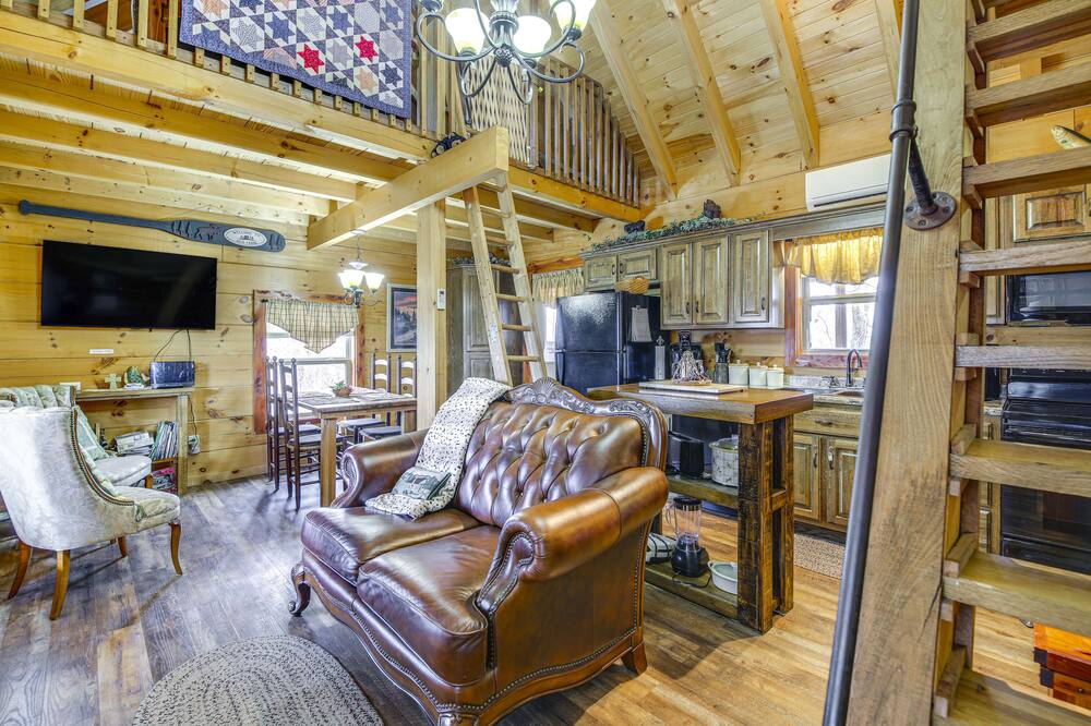 Sevierville Log Cabin w\/ Hot Tub Near Dollywood!
