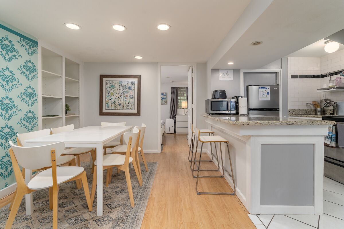 Funky and Cool 1 Bedroom in Adams Morgan