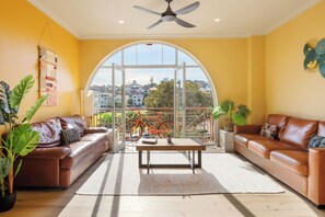 Economy Double Room | Living area