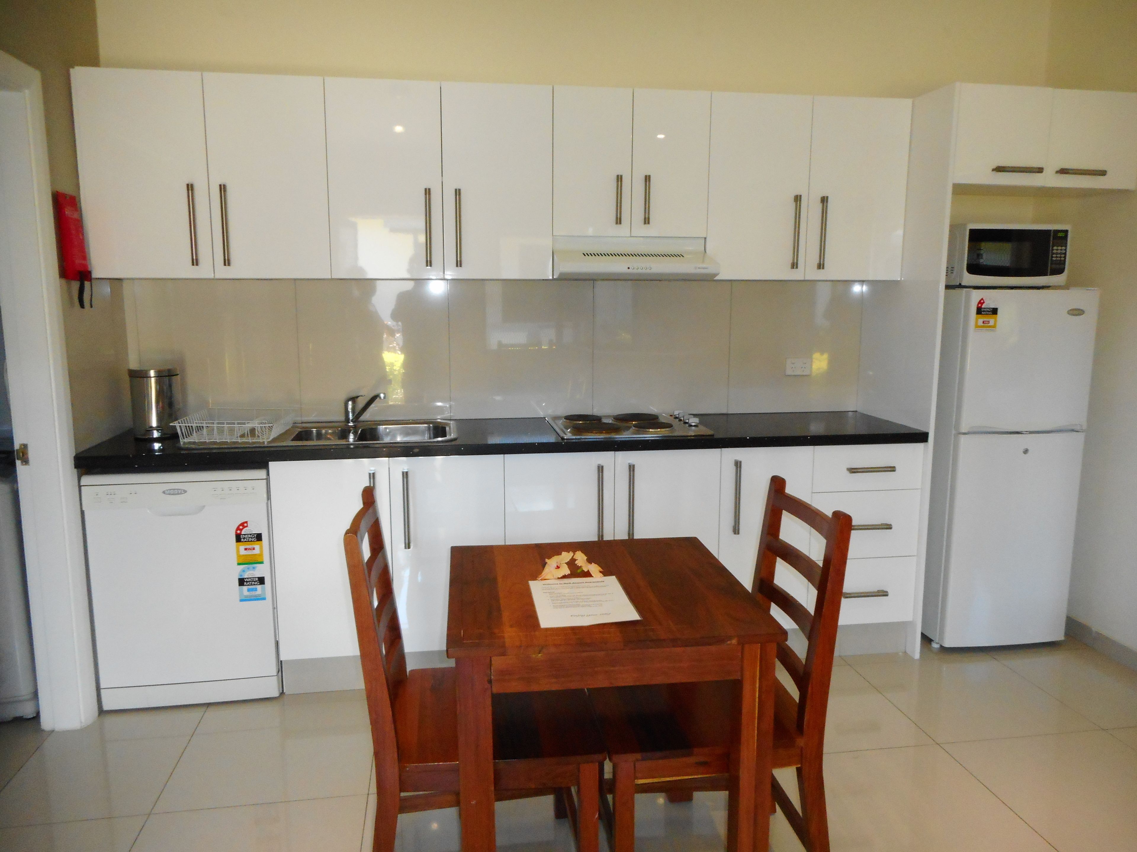 Full-size fridge, microwave, oven, stovetop