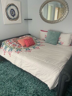 1 bedroom, iron/ironing board, free WiFi, bed sheets - Cozy Cave Springs Suite with Private Entrance (Cave Springs)