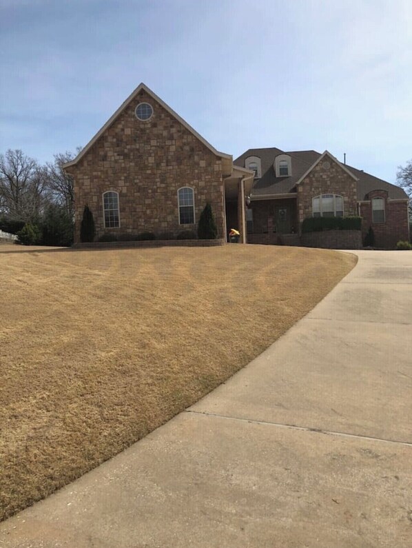 Exterior - Cozy Cave Springs Suite with Private Entrance (Cave Springs)