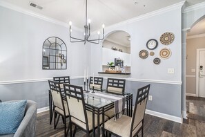 Dining - River Crossing 113- Recently Updated Condo! (North Myrtle Beach)