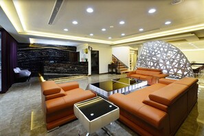 Lobby sitting area - Direct Hotel (Kaohsiung)