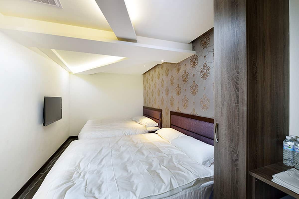 Classic Quadruple Room | Premium bedding, down comforters, desk, blackout drapes