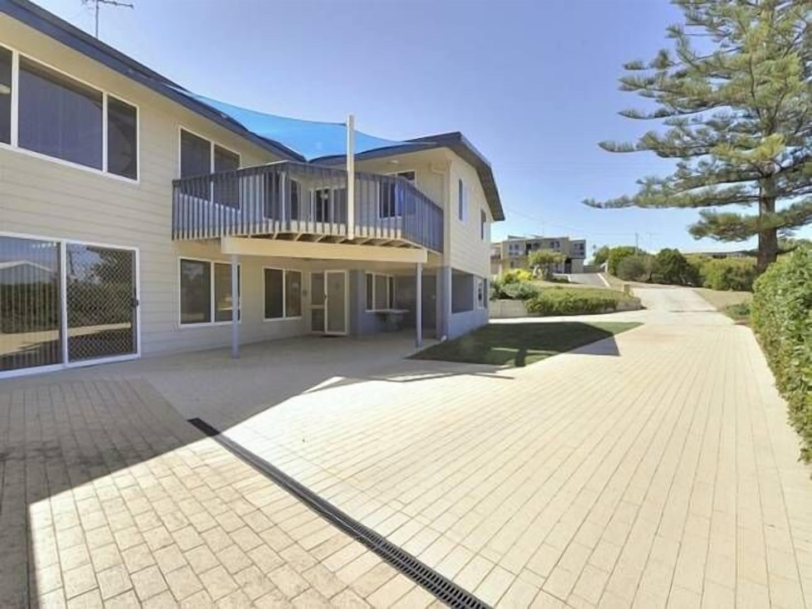 Falcon Bay Beach Home!Perfect space for TWO FAMILIES!Just 30 Meters to the Bay