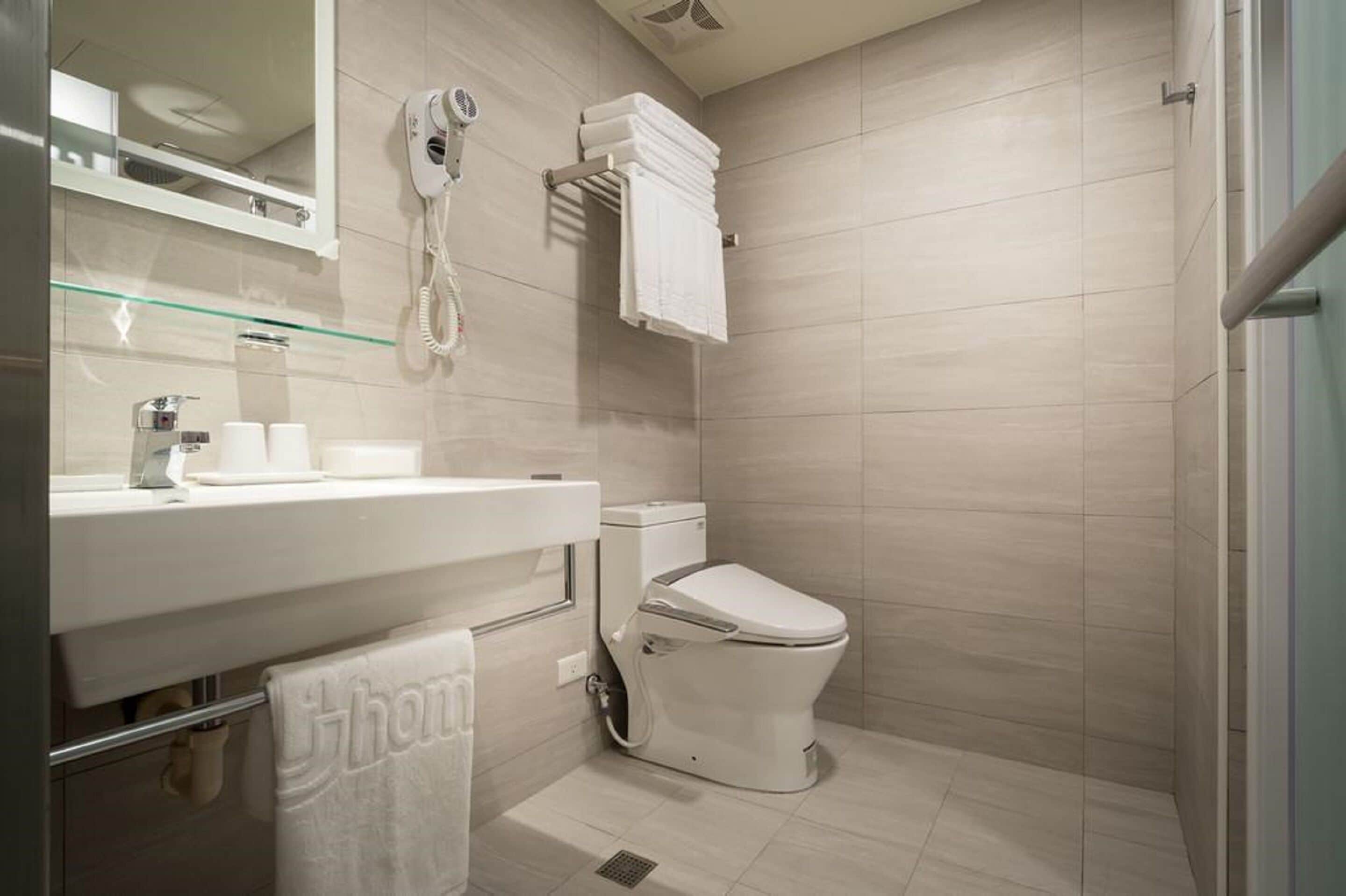 standard quadruple room | bathroom | free toiletries, hair dryer, slippers, towels