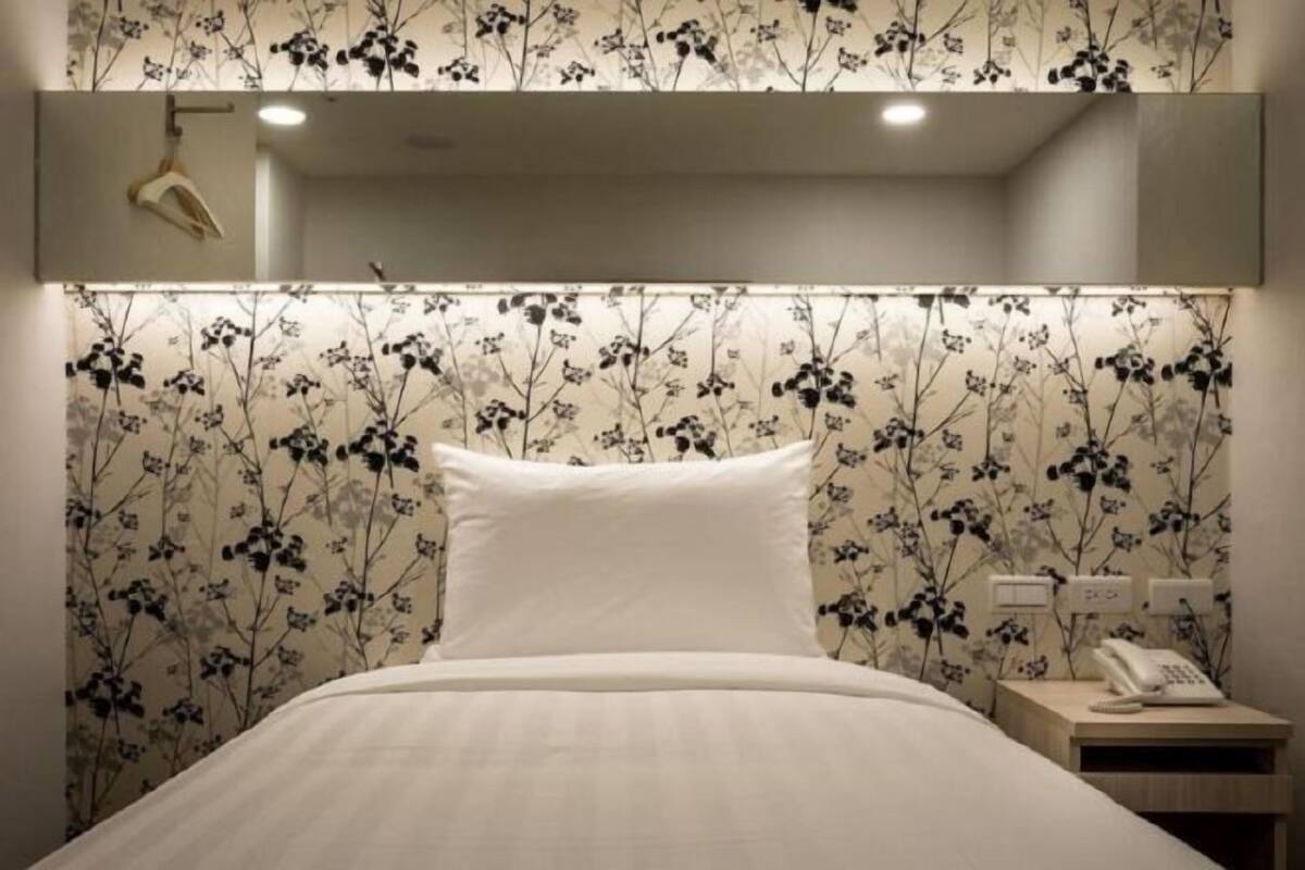Desk, free WiFi, bed sheets