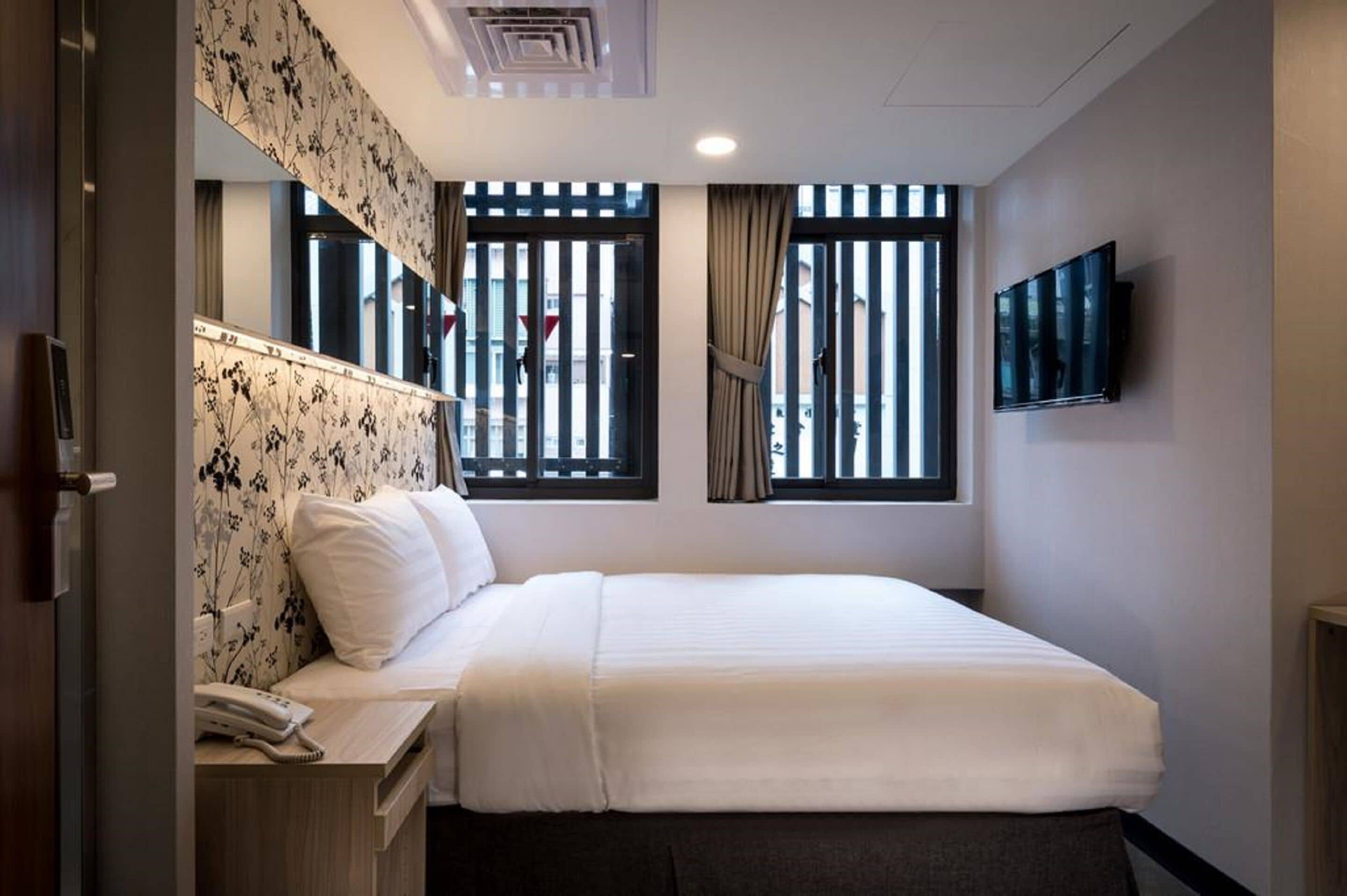 standard double room | desk, blackout curtains, cots/infant beds, rollaway beds