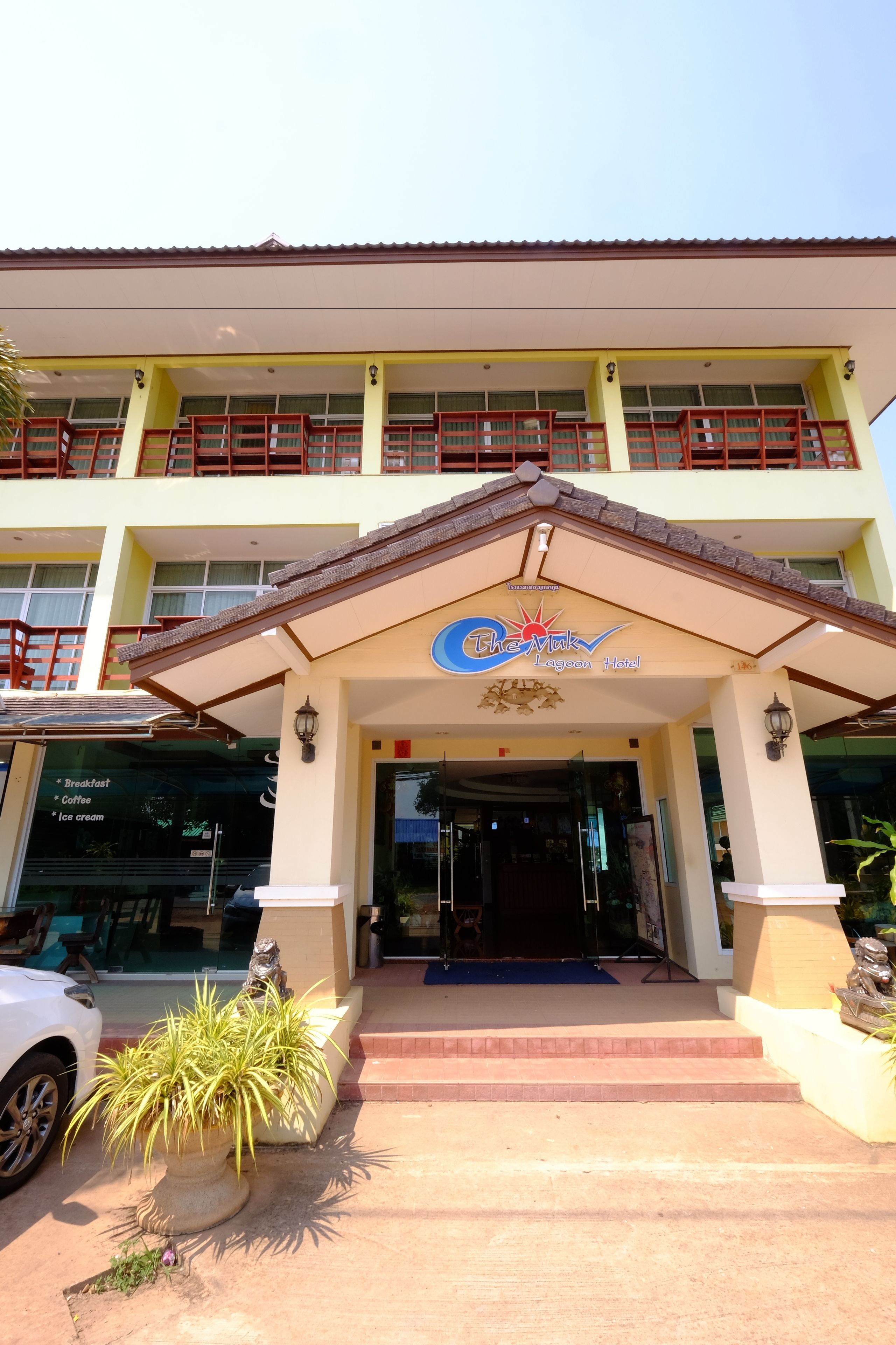 Pintu masuk properti