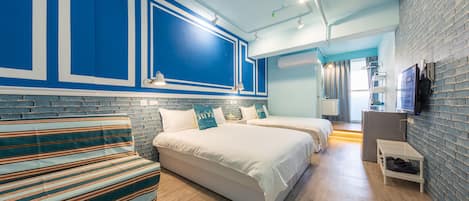 Quarto quádruplo luxo, sacada, vista para a cidade | Escrivaninha, cortinas blackout, quartos à prova de som