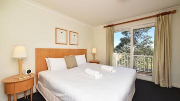 2 bedrooms, iron/ironing board, WiFi