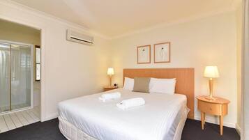 2 bedrooms, iron/ironing board, WiFi