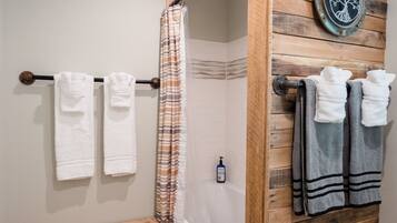 Combined shower/bathtub, hair dryer, towels, soap