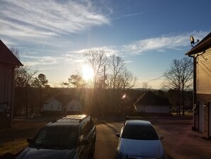 مواقف سيارات في المنشأة الفندقية، يلزَم استخدام سيارة