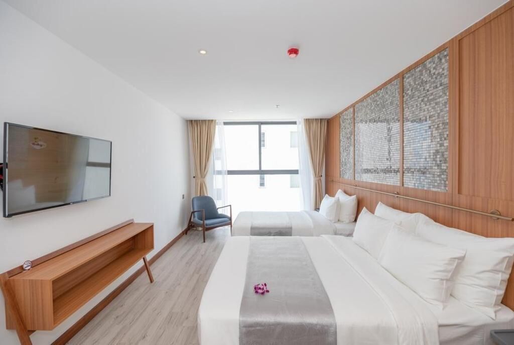 Bộ đồ giường kháng dị ứng, minibar, két bảo mật tại phòng, bàn 