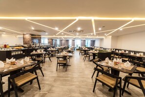 2 restaurants; breakfast, lunch and dinner served  - Majestic Premium Hotel (Nha Trang)