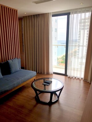 Hypo-allergenic bedding, minibar, in-room safe, desk - Majestic Premium Hotel (Nha Trang)