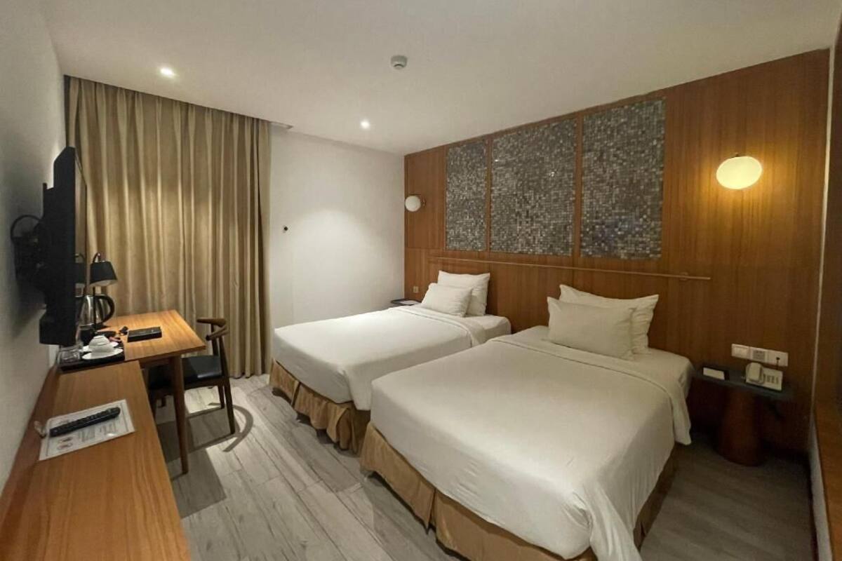 Hypo-allergenic bedding available, minibar, in-room safe, desk