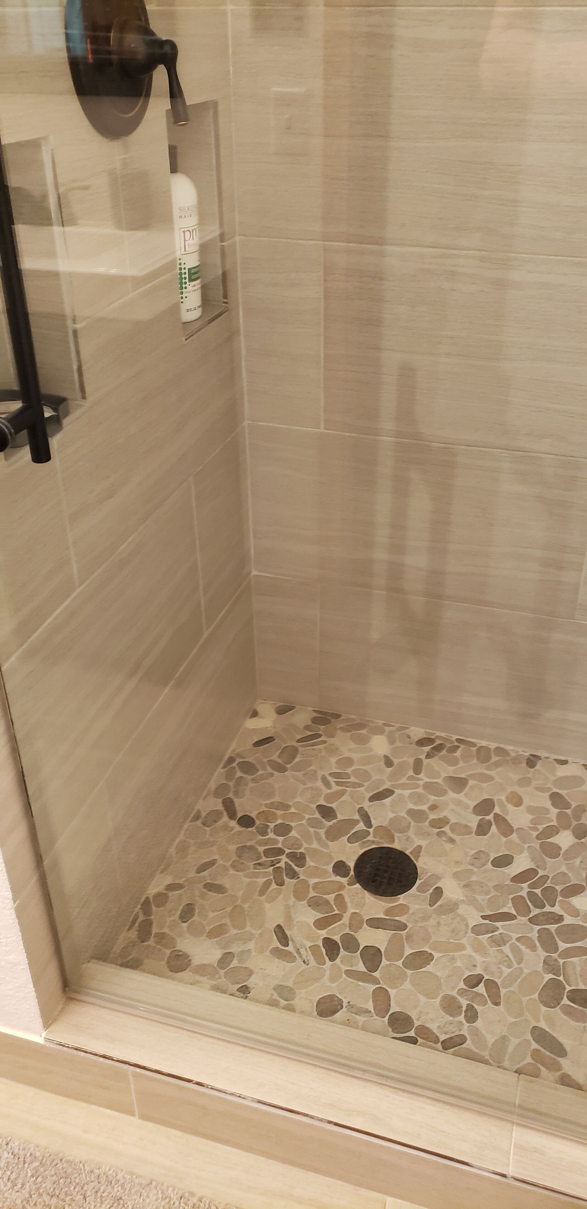 Combined shower/tub, towels, soap, toilet paper